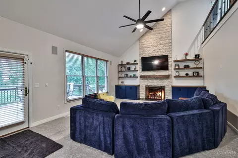 Living - 1271 Aintree Ct, Hamilton Township, OH 45039 photo 1 of 5