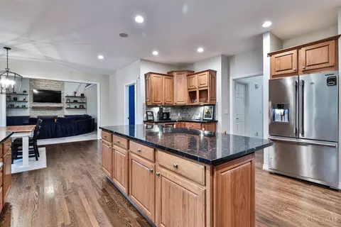 Kitchen - 1271 Aintree Ct, Hamilton Township, OH 45039 photo 3 of 5