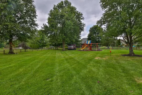 Exterior - 1271 Aintree Ct, Hamilton Township, OH 45039 photo 11 of 14