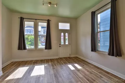 Living - 3073 Sidney Ave, Cincinnati, OH 45225 photo 4 of 6