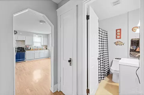 Entry Way - 407 Elm St, Cincinnati, OH 45238 photo 8 of 15