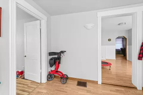 Entry Way - 407 Elm St, Cincinnati, OH 45238 photo 3 of 15