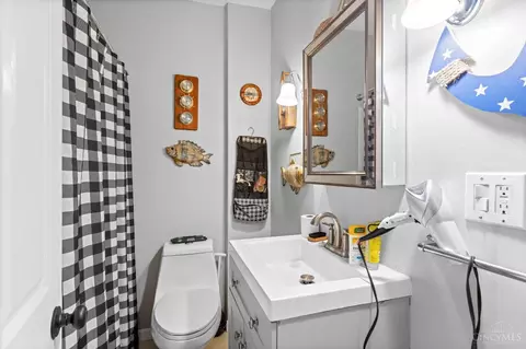 Bath - 407 Elm St, Cincinnati, OH 45238 photo 1 of 1