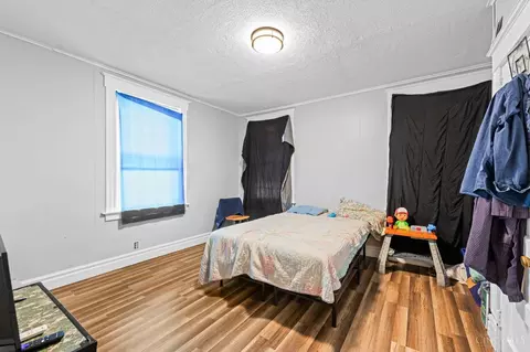 Bedroom - 407 Elm St, Cincinnati, OH 45238 photo 2 of 5