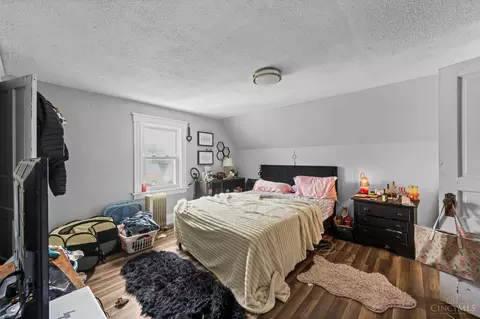 Bedroom - 407 Elm St, Cincinnati, OH 45238 photo 4 of 5