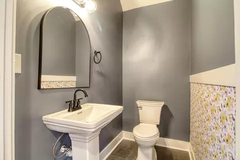 Bath - 6107 Clephane Ave, Cincinnati, OH 45227 photo 1 of 5
