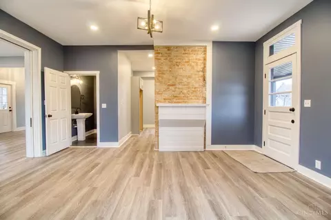 Living - 6107 Clephane Ave, Cincinnati, OH 45227 photo 5 of 6