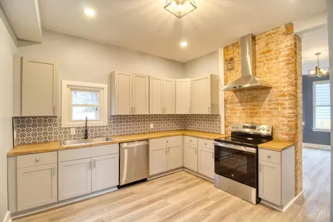 Kitchen - 6107 Clephane Ave, Cincinnati, OH 45227 photo 2 of 4