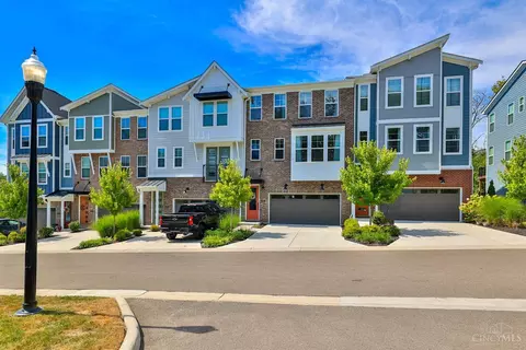 121 Blossom View Dr, Loveland, OH 45140