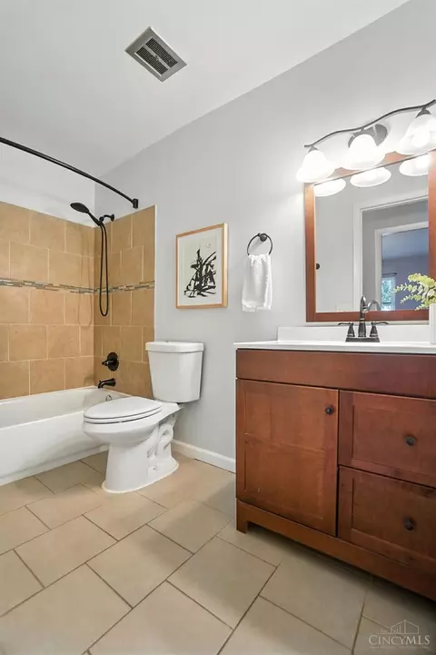 Bath - 1751 Forester Dr, Cincinnati, OH 45240 photo 5 of 6