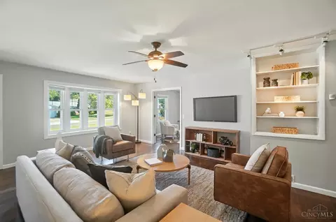 Living - 1751 Forester Dr, Cincinnati, OH 45240 photo 2 of 3