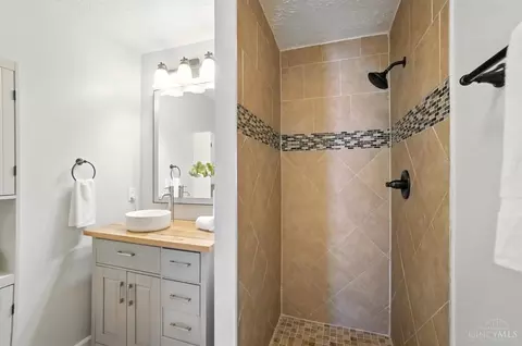Bath - 1751 Forester Dr, Cincinnati, OH 45240 photo 3 of 6