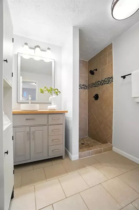 Bath - 1751 Forester Dr, Cincinnati, OH 45240 photo 2 of 6
