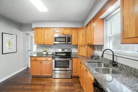 Kitchen - 1751 Forester Dr, Cincinnati, OH 45240 photo 4 of 5