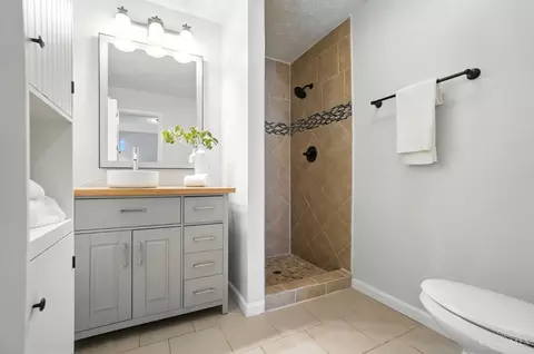Bath - 1751 Forester Dr, Cincinnati, OH 45240 photo 1 of 6