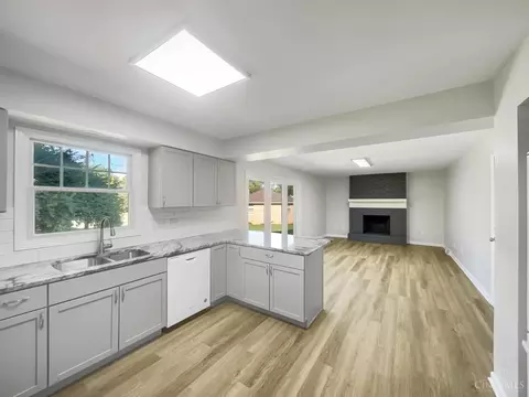 Kitchen - 591 Fox Run Pl, Monroe, OH 45050 photo 2 of 3