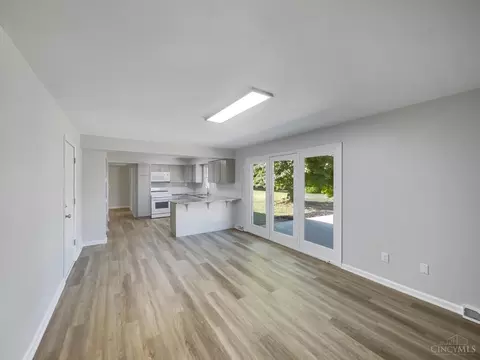 Living - 591 Fox Run Pl, Monroe, OH 45050 photo 4 of 4