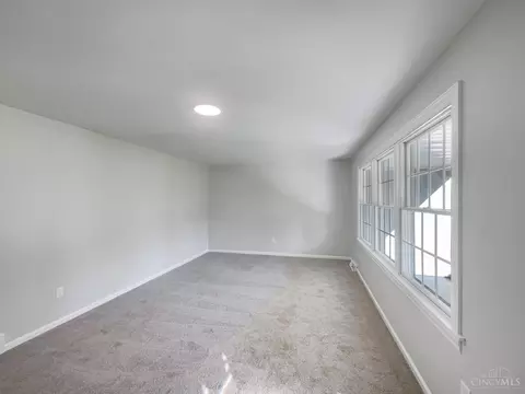 Living - 591 Fox Run Pl, Monroe, OH 45050 photo 2 of 4