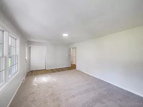 Living - 591 Fox Run Pl, Monroe, OH 45050 photo 3 of 4