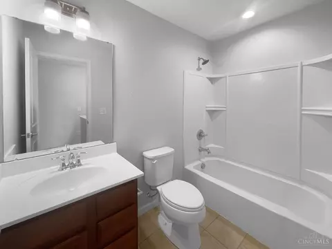 Bath - 3965 Applegate Ct, Amelia, OH 45102 photo 2 of 2