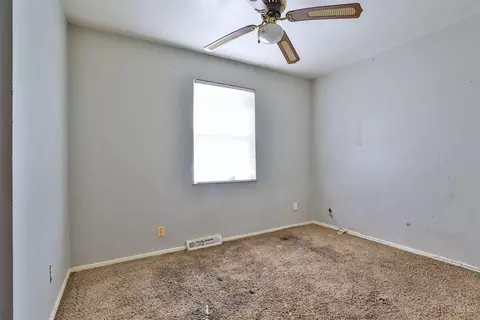 Bedroom - 5101 Winneste Ave, Cincinnati, OH 45232 photo 6 of 7