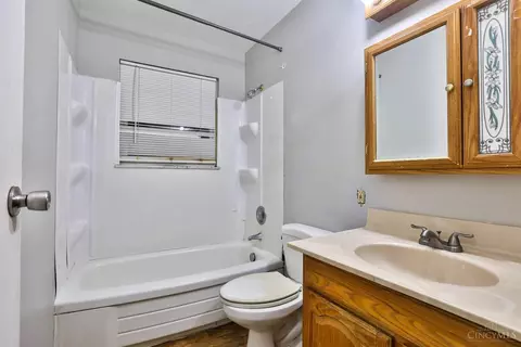 Bath - 5101 Winneste Ave, Cincinnati, OH 45232 photo 2 of 2