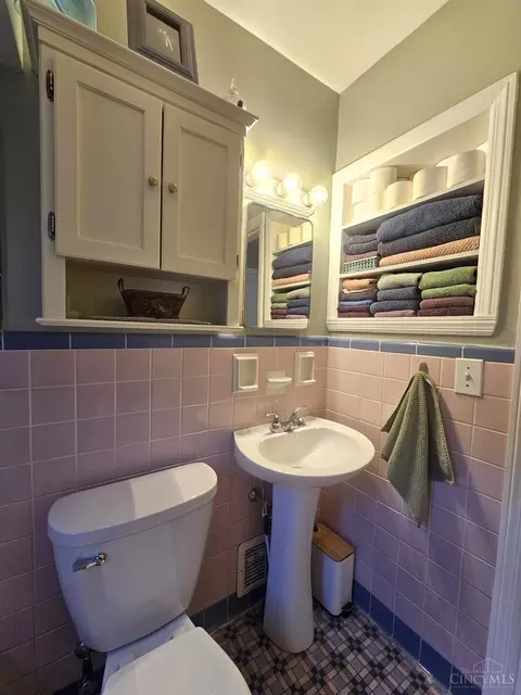 Bath - 5132 Juniper Ave, Cincinnati, OH 45238 photo 2 of 2