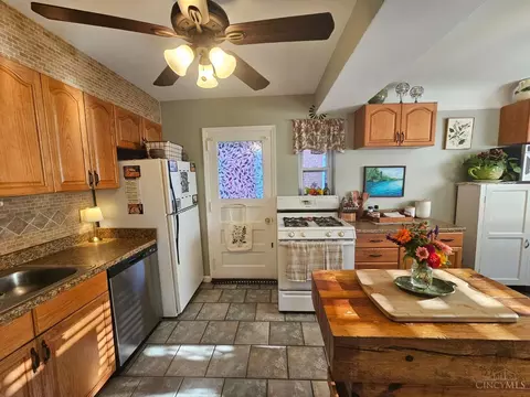Kitchen - 5132 Juniper Ave, Cincinnati, OH 45238 photo 4 of 5