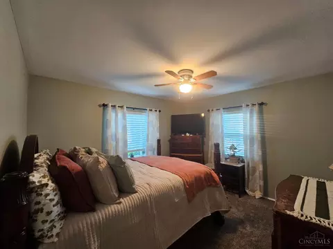 Bedroom - 5132 Juniper Ave, Cincinnati, OH 45238 photo 2 of 6