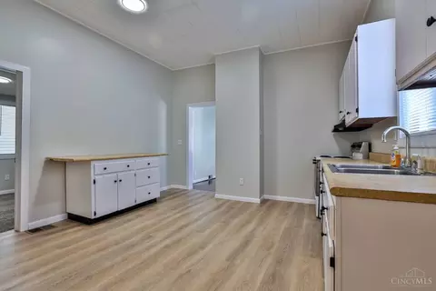 Entry Way - 105 Kater Ave, Harrison, OH 45030 photo 1 of 2