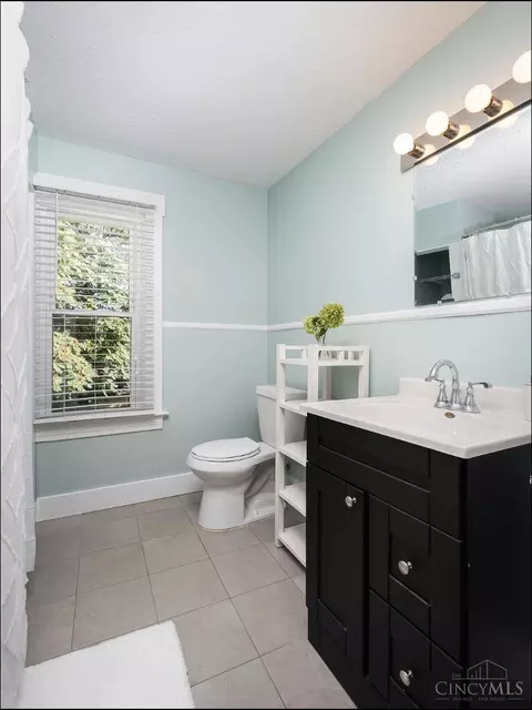 Bath - 6734 Roe St, Cincinnati, OH 45227 photo 2 of 3