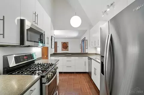 Kitchen - 5666 Sidney Rd, Cincinnati, OH 45238 photo 4 of 4