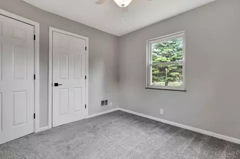 Bedroom - 4576 Bells Ln, Cincinnati, OH 45244 photo 4 of 14