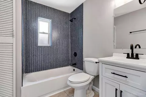 Bath - 4576 Bells Ln, Cincinnati, OH 45244 photo 1 of 2
