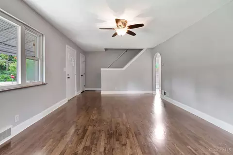 Living - 4576 Bells Ln, Cincinnati, OH 45244 photo 3 of 7