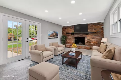 Living - 4576 Bells Ln, Cincinnati, OH 45244 photo 5 of 7
