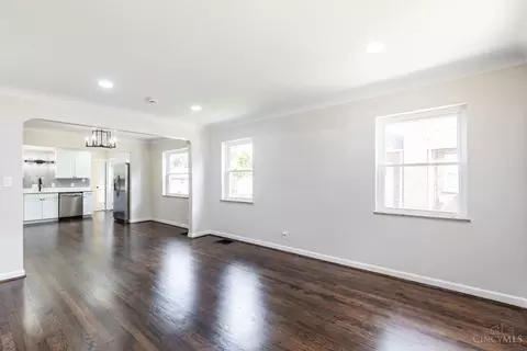 Living - 2524 Ardmore Ave, Golf Manor, OH 45237 photo 1 of 6