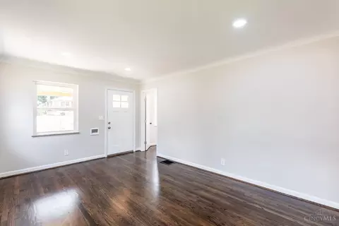 Living - 2524 Ardmore Ave, Golf Manor, OH 45237 photo 3 of 6