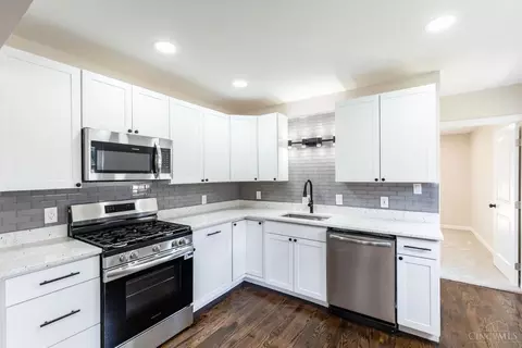 Kitchen - 2524 Ardmore Ave, Golf Manor, OH 45237 photo 2 of 3