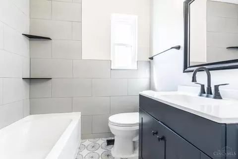 Bath - 2524 Ardmore Ave, Golf Manor, OH 45237 photo 1 of 2