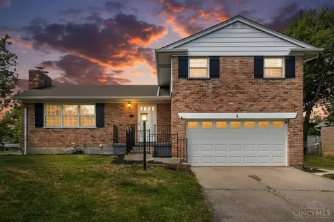 4 Handel Ln, Greenhills, OH 45218