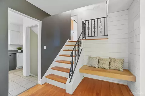 Entry Way - 4 Handel Ln, Greenhills, OH 45218 photo 2 of 3