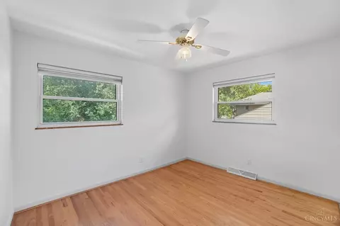 Bedroom - 4 Handel Ln, Greenhills, OH 45218 photo 6 of 9