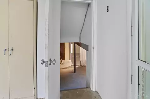 Entry Way - 4 Handel Ln, Greenhills, OH 45218 photo 3 of 3