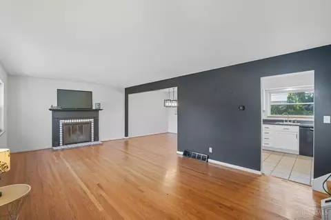 Living - 4 Handel Ln, Greenhills, OH 45218 photo 2 of 9