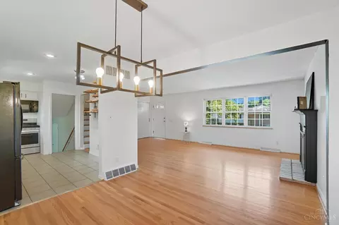 Living - 4 Handel Ln, Greenhills, OH 45218 photo 6 of 9
