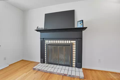Living - 4 Handel Ln, Greenhills, OH 45218 photo 3 of 9