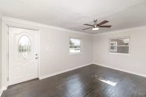 Living - 1337 Shepherd Ln, Lincoln Heights, OH 45215 photo 3 of 7