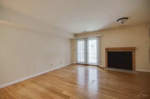 Living - 42 Apple Ln, Cincinnati, OH 45255 photo 1 of 4