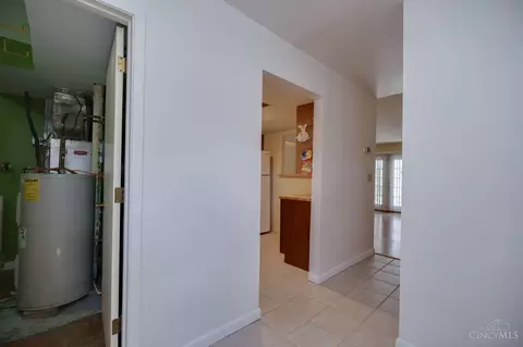 Entry Way - 42 Apple Ln, Cincinnati, OH 45255 photo 2 of 2